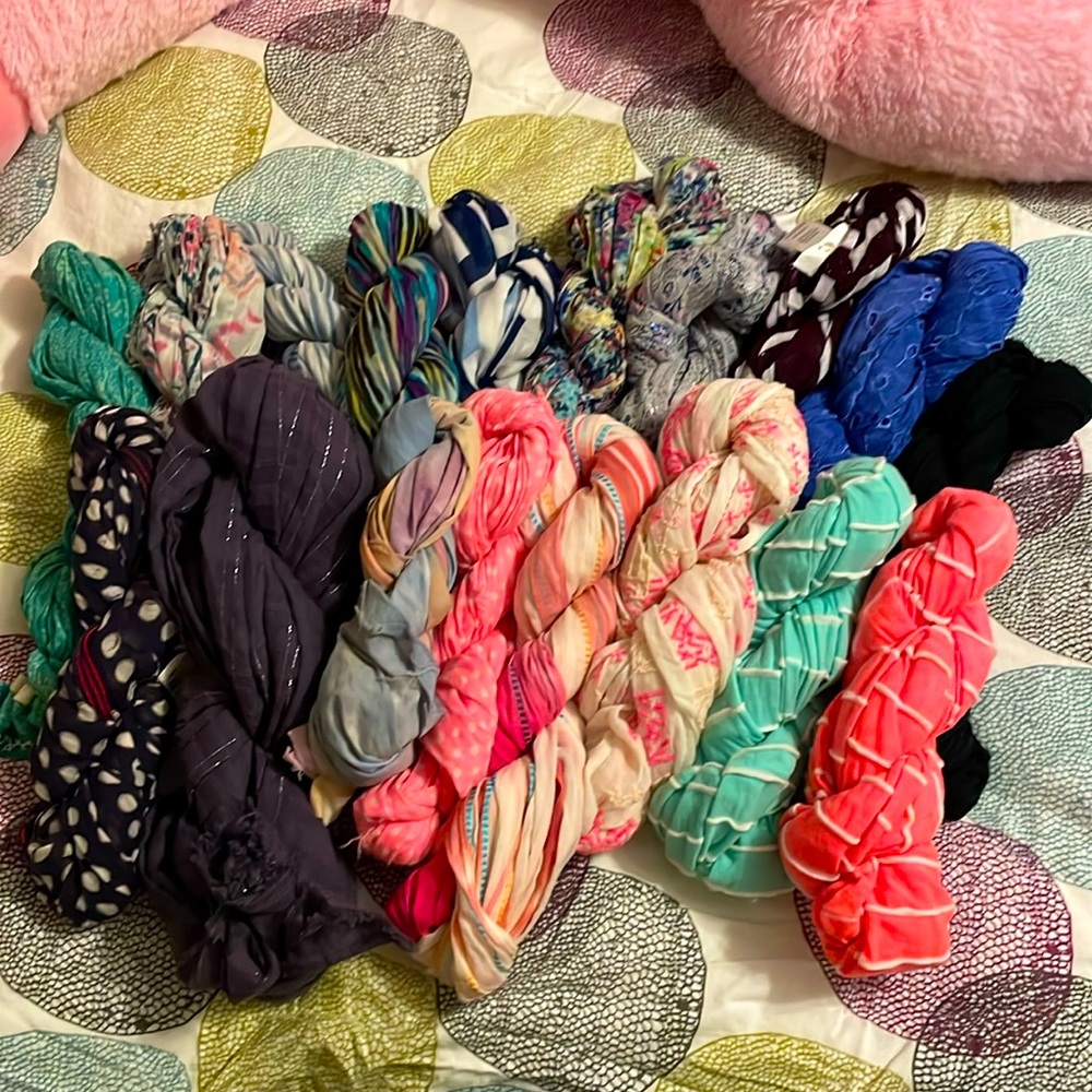 Bundle of 18 fashion scarves